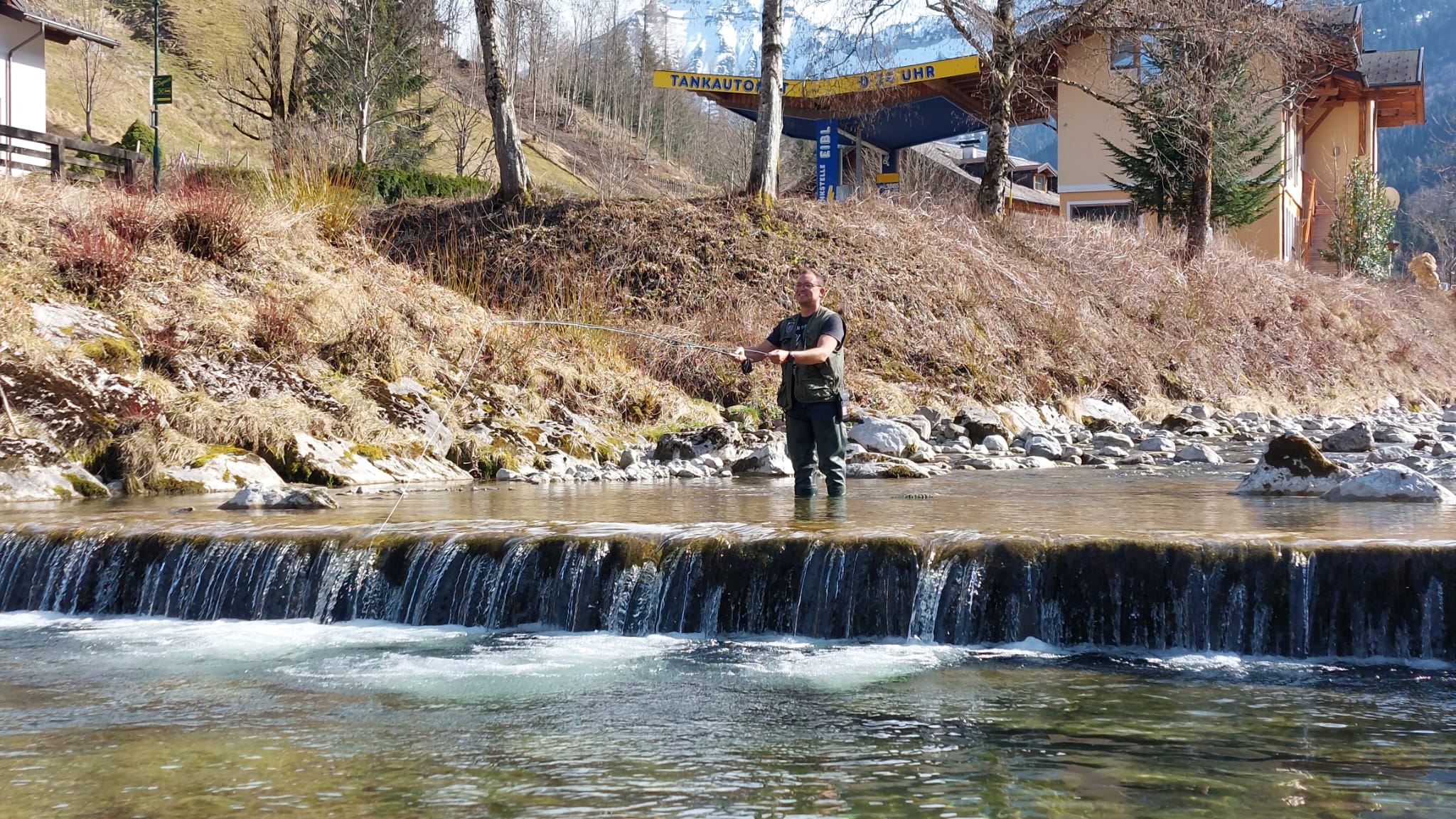Wildwasser mit Gumpen und Felsstruktur im Mörtelbach